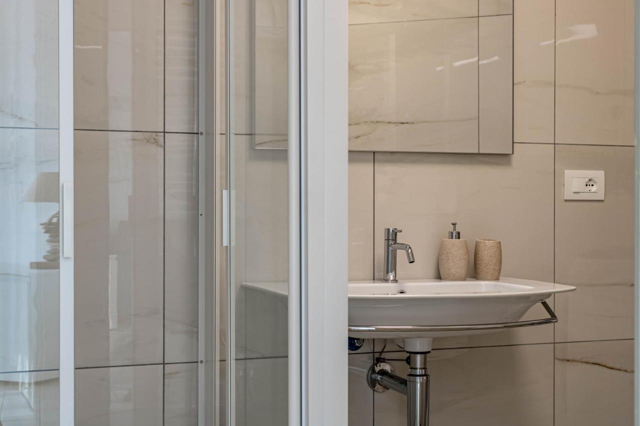 H11 Luxury 12B Porto - Piscina - Jacuzzi Apartment Santo Stefano al Mare Bagian luar foto